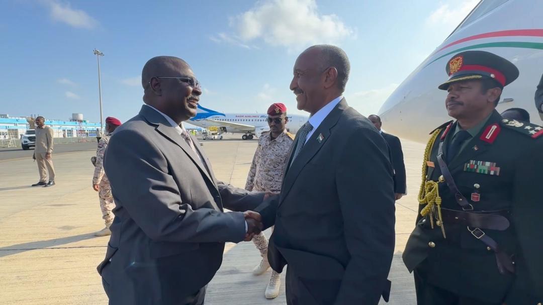 رئيس مجلس السيادة يعود إلى البلاد رئيس مجلس السيادة يعود إلى البلاد