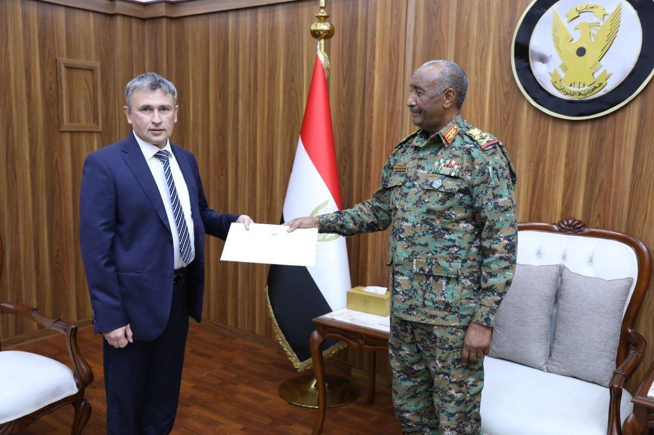 البرهان يبعث رسالة شكر إلى “بوتين” بعد “الفيتو” الروسي للسودان البرهان يبعث رسالة شكر إلى “بوتين” بعد “الفيتو” الروسي للسودان