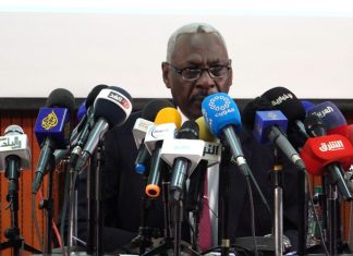 السودان يكشف تفاصيل خطيرة عن صواريخ وطائرات مسيرة إنتحارية وأسلحة متطورة من تشاد والإمارات السودان يكشف تفاصيل خطيرة عن صواريخ وطائرات مسيرة إنتحارية وأسلحة متطورة من تشاد والإمارات