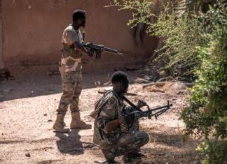 السودان: الجيش يتصدى لهجوم على بوط و”الدعم” تؤكد سيطرتها على المدينة السودان: الجيش يتصدى لهجوم على بوط و"الدعم" تؤكد سيطرتها على المدينة