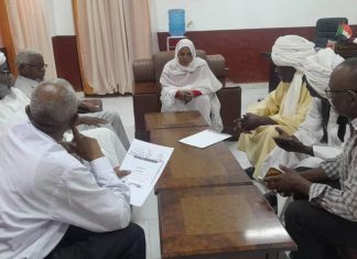 وزير الصحة بنهر النيل تتسلم ادوية اطفال دون الخامسة من جمعية عبد الرحيم الياس الخيرية وزير الصحة بنهر النيل تتسلم ادوية اطفال دون الخامسة من جمعية عبد الرحيم الياس الخيرية