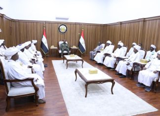 رئيس مجلس السيادة يلتقي وفد نظارة قبائل دار حمر رئيس مجلس السيادة يلتقي وفد نظارة قبائل دار حمر