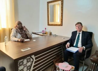 مفوض عام العون الانساني تجتمع بالسفير البريطاني بالسودان مفوض عام العون الانساني تجتمع بالسفير البريطاني بالسودان