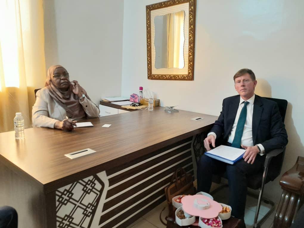 مفوض عام العون الانساني تجتمع بالسفير البريطاني بالسودان مفوض عام العون الانساني تجتمع بالسفير البريطاني بالسودان