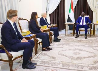 مالك عقار: بعض الدول تضغط على السودان بسلاح المساعدات الإنسانية مالك عقار: بعض الدول تضغط على السودان بسلاح المساعدات الإنسانية