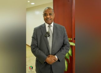 رئيس الاتّحاد السوداني لكرة القدم يهنئ المدير العام لقوات الشرطة بالعيد السبعين رئيس الاتّحاد السوداني لكرة القدم يهنئ المدير العام لقوات الشرطة بالعيد السبعين