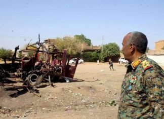 “البرهان” يتوعد بالرد على قصف أودى بحياة عشرات المدنيين “البرهان” يتوعد بالرد على قصف أودى بحياة عشرات المدنيين
