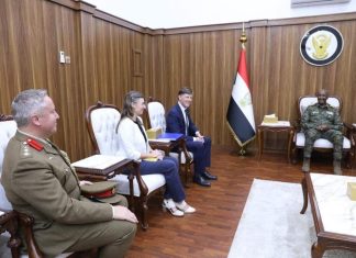 البرهان يكشف لممثل بريطانيا عن عملية سياسية واسعة وشاملة ويحدد مصير الدعم السريع البرهان يكشف لممثل بريطانيا عن عملية سياسية واسعة وشاملة ويحدد مصير الدعم السريع