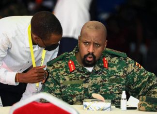 تصريحات استفزازية لقائد الجيش الأوغندي تثير غضب السودانيين تصريحات استفزازية لقائد الجيش الأوغندي تثير غضب السودانيين