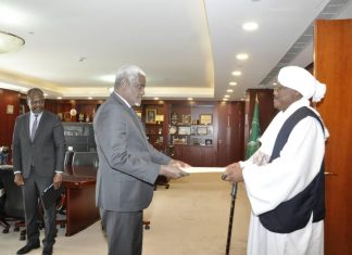 قدم أوراق اعتماده اليوم.. السفير السوداني لدى الاتحاد الإفريقي يدعو لحسم التدخلات الخارجية قدم أوراق اعتماده اليوم.. السفير السوداني لدى الاتحاد الإفريقي يدعو لحسم التدخلات الخارجية
