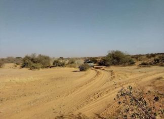 القوة المشتركة تسيطر على أكبر قاعدة عسكرية لقوات “آل دقلو” وتستولي على مركبات وفرار قائد للدعم السريع والجيش السوداني يعلق” فيديو” القوة المشتركة تسيطر على أكبر قاعدة عسكرية لقوات “آل دقلو” وتستولي على مركبات وفرار قائد للدعم السريع والجيش السوداني يعلق” فيديو”