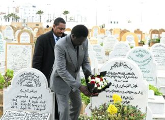 مناوي يزور قبر الفيتوري في لفتة إنسانية عميقة تعظيما للأدب والأدباء والمثقفين مناوي يزور قبر الفيتوري في لفتة إنسانية عميقة تعظيما للأدب والأدباء والمثقفين