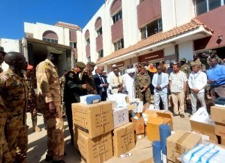 دعم مادي وعيني من رئاسة التأمين الصحي لمستشفى الدمازين العسكري لإعانة مصابي العمليات دعم مادي وعيني من رئاسة التأمين الصحي لمستشفى الدمازين العسكري لإعانة مصابي العمليات