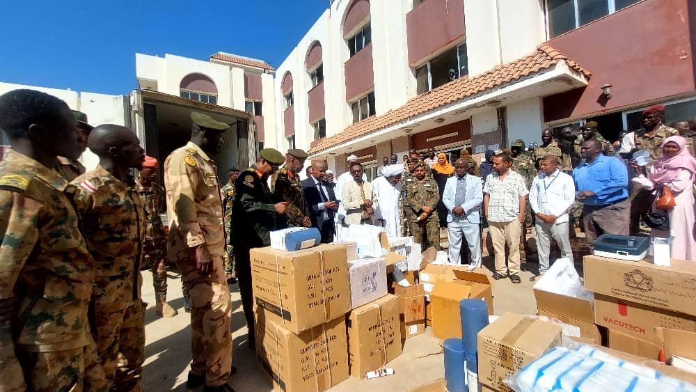 دعم مادي وعيني من رئاسة التأمين الصحي لمستشفى الدمازين العسكري لإعانة مصابي العمليات دعم مادي وعيني من رئاسة التأمين الصحي لمستشفى الدمازين العسكري لإعانة مصابي العمليات