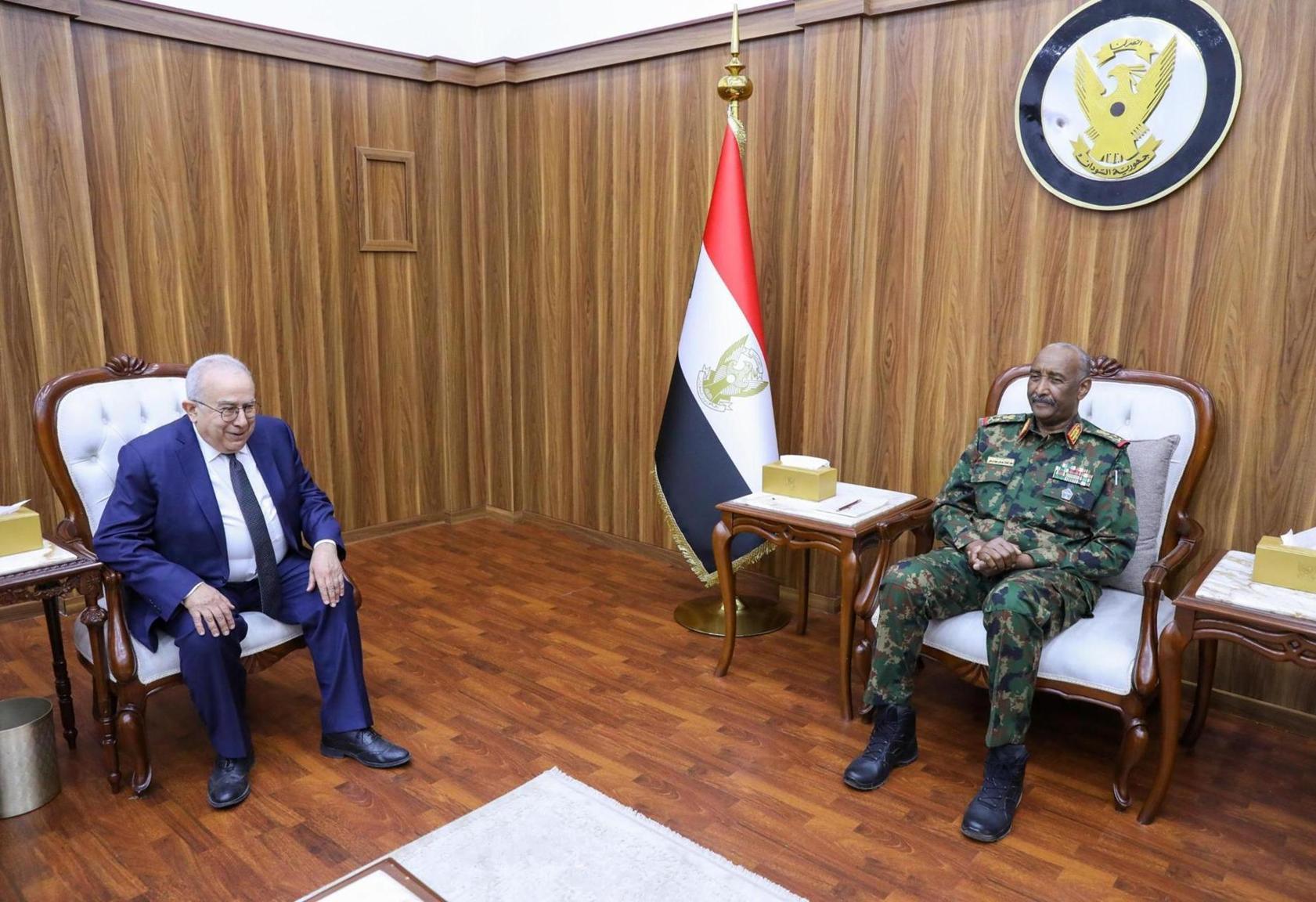 البرهان يلتقي المبعوث الشخصي للأمين العام للأمم المتحدة البرهان يلتقي المبعوث الشخصي للأمين العام للأمم المتحدة