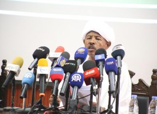 النائب العام يزور بنك السودان لمتابعة سير استبدال العملة النائب العام يزور بنك السودان لمتابعة سير استبدال العملة