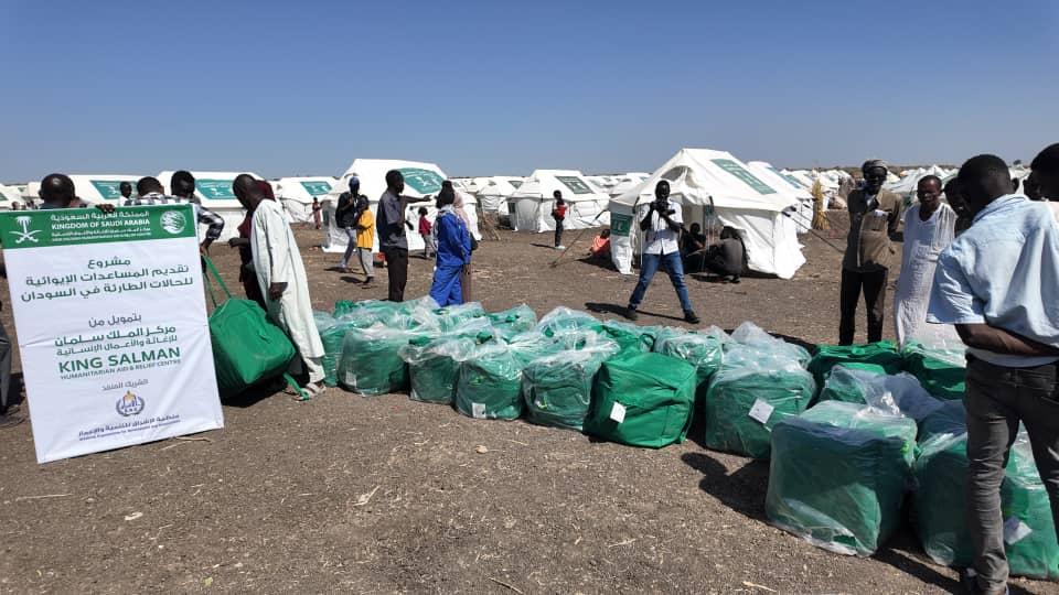منظمة الإشراق تدشن 500 خيمة وتوزع 500 حقيبة ايوائية على نازحين بمعسكر ابو النجا بالقضارف منظمة الإشراق تدشن 500 خيمة وتوزع 500 حقيبة ايوائية على نازحين بمعسكر ابو النجا بالقضارف