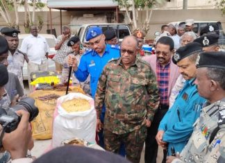 والي البحر الأحمر واعضاء لجنة أمن الولاية يقفون على إنجازات مكافحة التهريب ويشيدون باداء قوات الجمارك والي البحر الأحمر واعضاء لجنة أمن الولاية يقفون على إنجازات مكافحة التهريب ويشيدون باداء قوات الجمارك