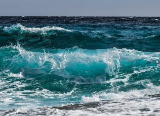 الصين تطلق أول كاسحة جليد متعددة المهام للبحوث العلمية في أعماق البحار الصين تطلق أول كاسحة جليد متعددة المهام للبحوث العلمية في أعماق البحار