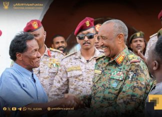 رئيس مجلس السيادة يزور الأدباء والفنانين والمبدعين النازحين بولاية البحر الأحمر رئيس مجلس السيادة يزور الأدباء والفنانين والمبدعين النازحين بولاية البحر الأحمر