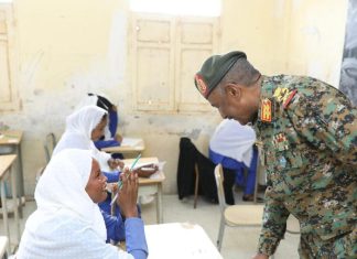 الشهادة السودانية تحت وطأة الحرب.. إمتحان حياة أو موت البرهان يبث تطمينات وعقار يتحدث عن ظروف استثنائية ويتأسف الشهادة السودانية تحت وطأة الحرب.. إمتحان حياة أو موت البرهان يبث تطمينات وعقار يتحدث عن ظروف استثنائية ويتأسف