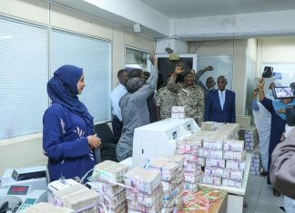 عقب أنباء عن تسرب مبالغ..البرهان يتفقد بنك السودان المركزي عقب أنباء عن تسرب مبالغ..البرهان يتفقد بنك السودان المركزي