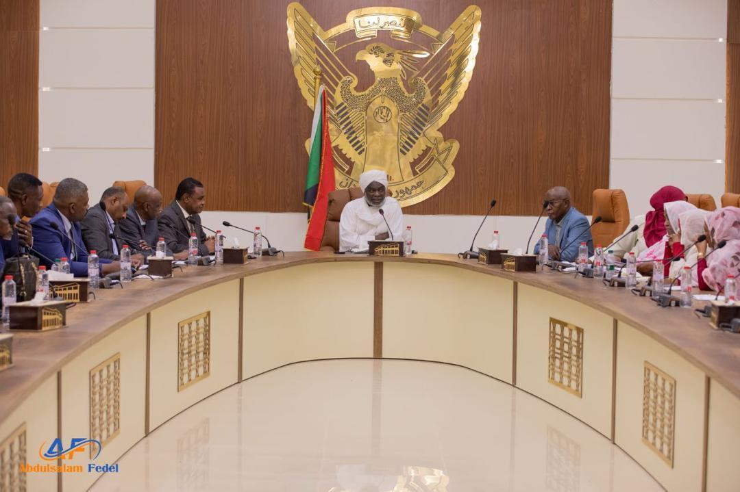 التوقيع على تقرير موقف حسابات الحكومة المشترك بين المالية وبنك السودان التوقيع على تقرير موقف حسابات الحكومة المشترك بين المالية وبنك السودان