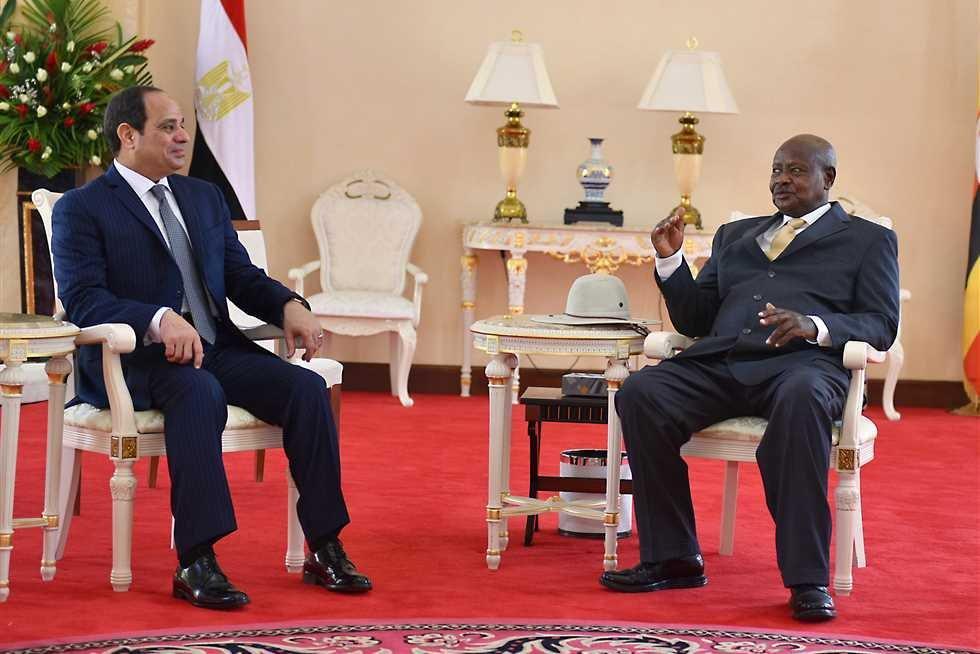 أزمة السودان ضمن إتصال هاتفي بين الرئيس المصري والأوغندي أزمة السودان ضمن إتصال هاتفي بين الرئيس المصري والأوغندي