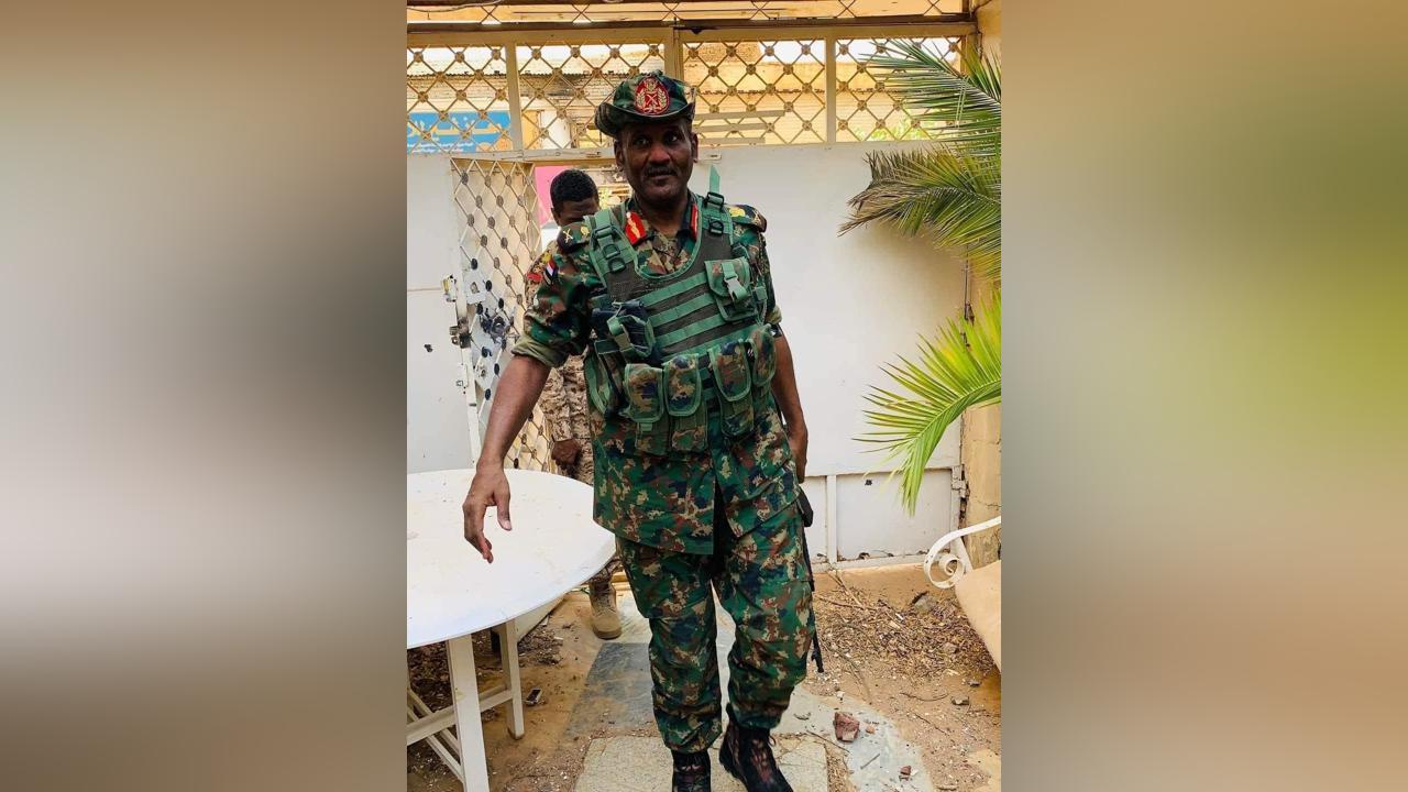 عبد الرحمن الصادق المهدي في أول تعليق بعد ترقيته وإحالته إلى التقاعد عبد الرحمن الصادق المهدي في أول تعليق بعد ترقيته وإحالته إلى التقاعد