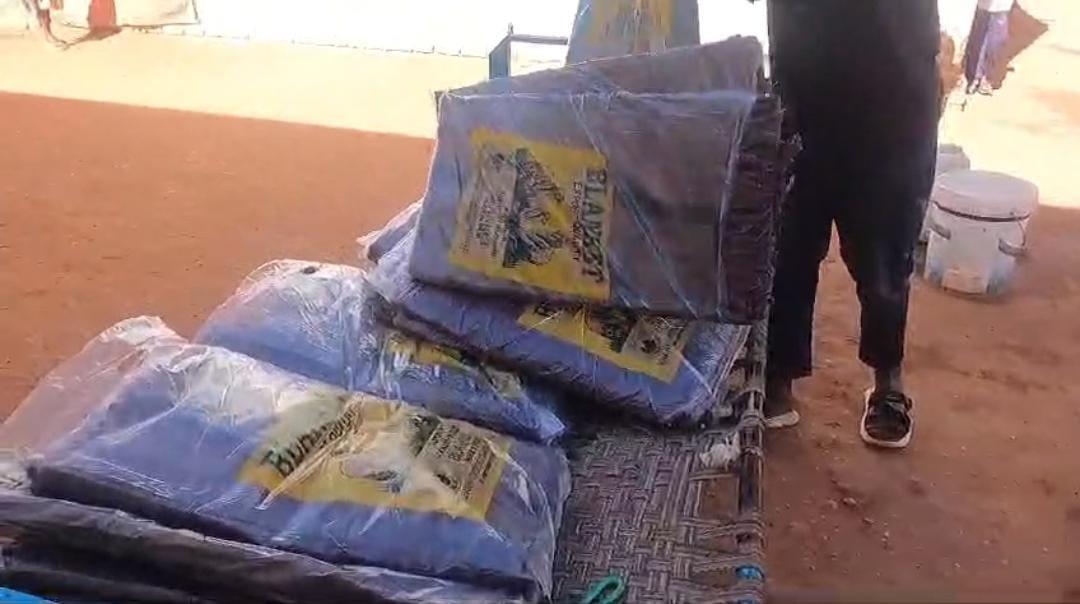 مبادرة دفيني توزع عدد 500بطانية بمدينة بحري مبادرة دفيني توزع عدد 500بطانية بمدينة بحري