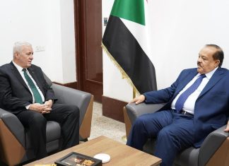 د.علي يوسف يتلقى التهنئة بتعيينه وزيرا للخارجية من نظيره الفلسطيني د.علي يوسف يتلقى التهنئة بتعيينه وزيرا للخارجية من نظيره الفلسطيني
