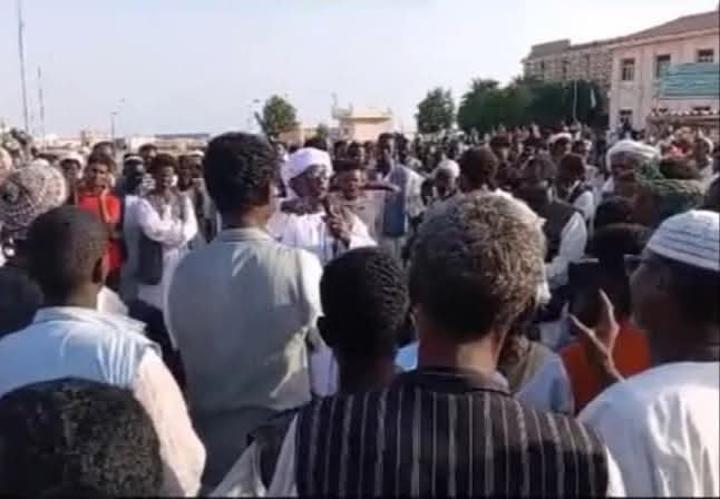 إغلاق طريق حيوى بسبب فتح حساب إغلاق طريق حيوى بسبب فتح حساب