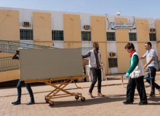 السودان: “أطباء بلا حدود” تعلّق عملياتها في مستشفى رئيسي بالخرطوم السودان: "أطباء بلا حدود" تعلّق عملياتها في مستشفى رئيسي بالخرطوم