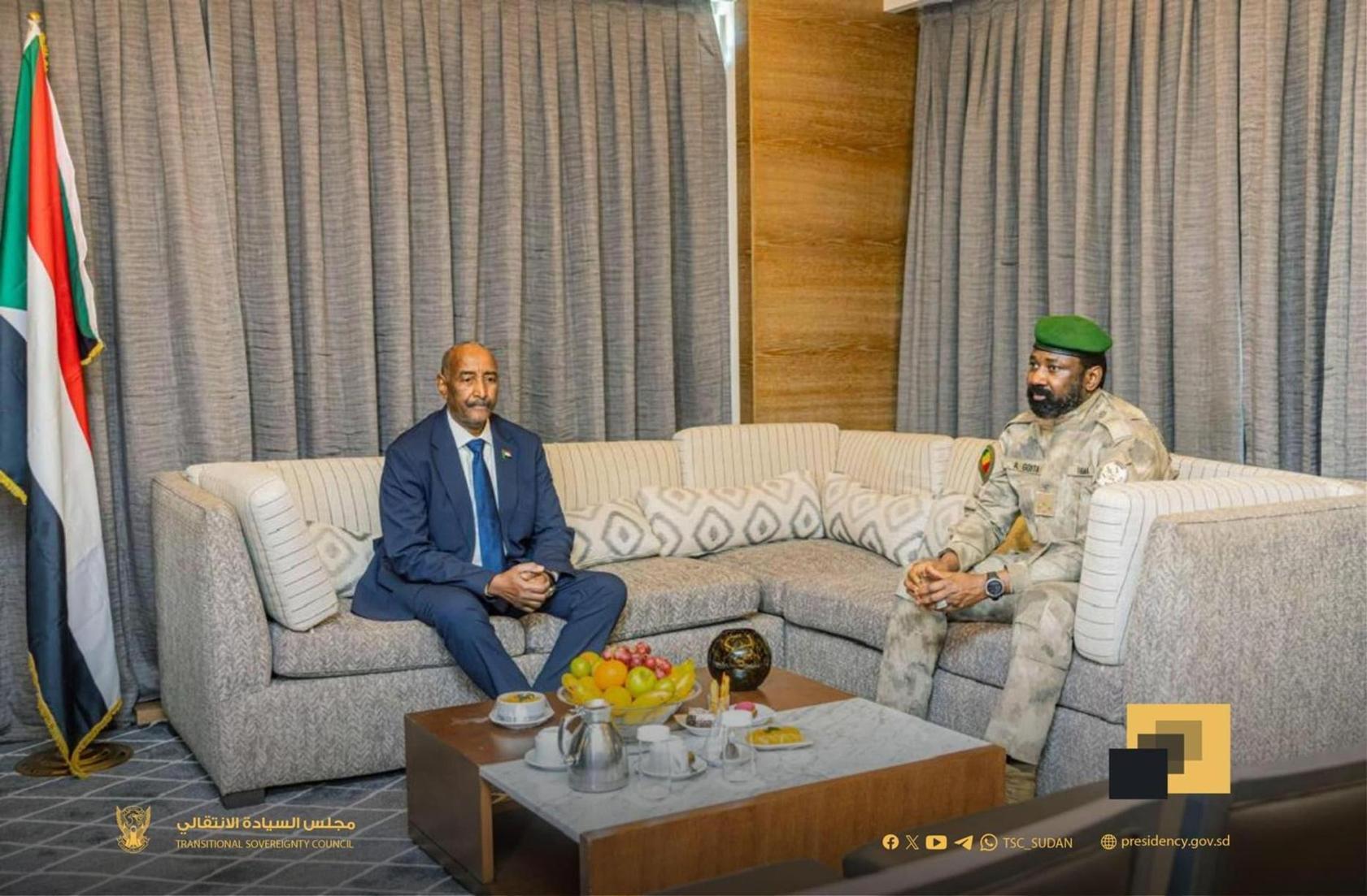 رئيس مجلس السيادة يعقد مباحثات مغلقة مع رئيس جمهورية مالي رئيس مجلس السيادة يعقد مباحثات مغلقة مع رئيس جمهورية مالي