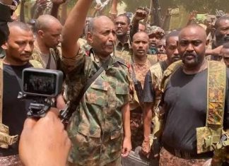 السودانيون يحتفلون بانتصار الجيش في ود مدني السودانيون يحتفلون بانتصار الجيش في ود مدني