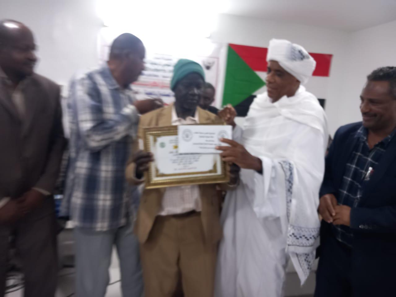امين الصندوق القومي لرعاية الطلاب بالولاية يكرم الجهات الداعمة والمساندة للصندوق بوادي حلفا امين الصندوق القومي لرعاية الطلاب بالولاية يكرم الجهات الداعمة والمساندة للصندوق بوادي حلفا