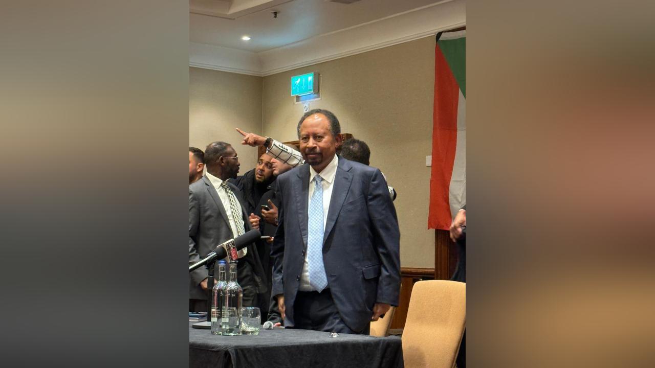 بعد طلب القبض عليه بالإنتربول.. النيابة في السودان توضح مصير عبد الله حمدوك بعد طلب القبض عليه بالإنتربول.. النيابة في السودان توضح مصير عبد الله حمدوك