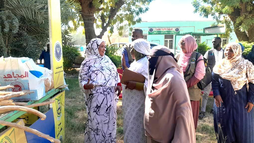 وزير ة الصحة بنهر النيل تدشن حملة النظافة بمعسكرات الوافدين بعطبرة وزير ة الصحة بنهر النيل تدشن حملة النظافة بمعسكرات الوافدين بعطبرة