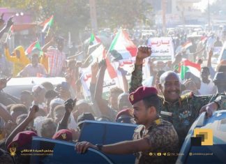 البرهان يفاجئ المواطنين في أم درمان ويتحدث عن الأزمة البرهان يفاجئ المواطنين في أم درمان ويتحدث عن الأزمة