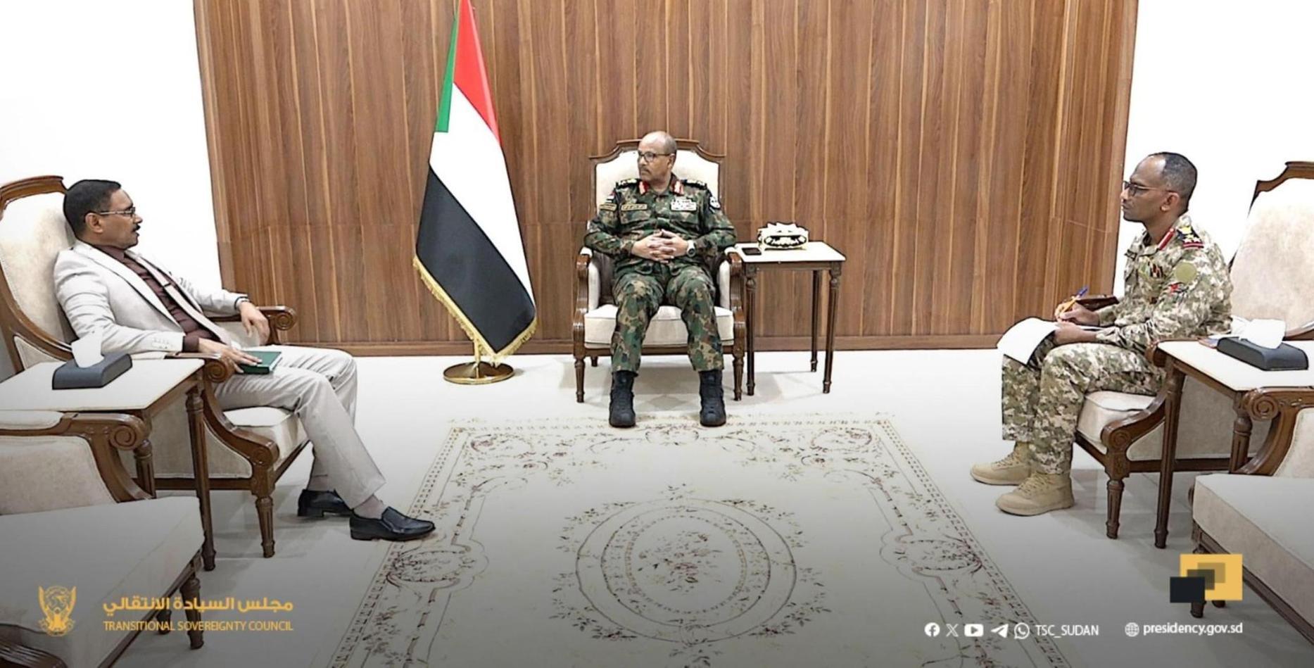 الفريق إبراهيم جابر يطلع على مجمل الأوضاع بولاية كسلا الفريق إبراهيم جابر يطلع على مجمل الأوضاع بولاية كسلا
