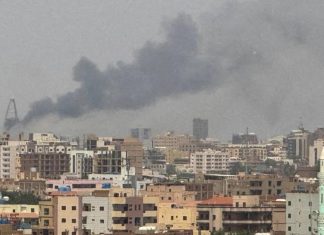الجيش السوداني يطرد قوة للدعم السريع من الفاشر وسط اشتباكات عنيفة الجيش السوداني يطرد قوة للدعم السريع من الفاشر وسط اشتباكات عنيفة