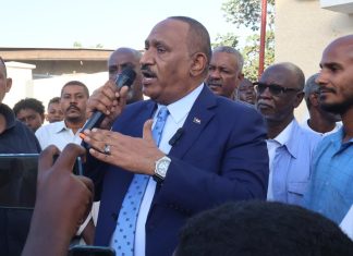 وزير الطاقة والنفط يخاطب مسيرة عفوية تجوب شوارع بورتسودان فرحاً وتنتهي بمباني الوزارة وزير الطاقة والنفط يخاطب مسيرة عفوية تجوب شوارع بورتسودان فرحاً وتنتهي بمباني الوزارة