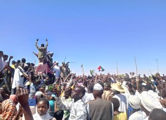 مسيرةبالعباسية تقلي احتفالا بتحرير القيادة العامة والمصفاة مسيرةبالعباسية تقلي احتفالا بتحرير القيادة العامة والمصفاة