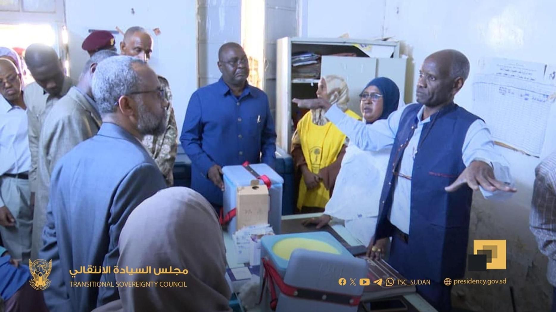 عضو مجلس السيادة صلاح الدين آدم تور يقف علي تطوير المرافق الخدمية بمحليات سنار عضو مجلس السيادة صلاح الدين آدم تور يقف علي تطوير المرافق الخدمية بمحليات سنار