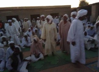 وفود من المقاومة الشعبية وقيادة الاحتياط وكتيبة الفرقان يؤدون واجب العزاء في الشهيد حسن مبارك حسن بالسليم وفود من المقاومة الشعبية وقيادة الاحتياط وكتيبة الفرقان يؤدون واجب العزاء في الشهيد حسن مبارك حسن بالسليم