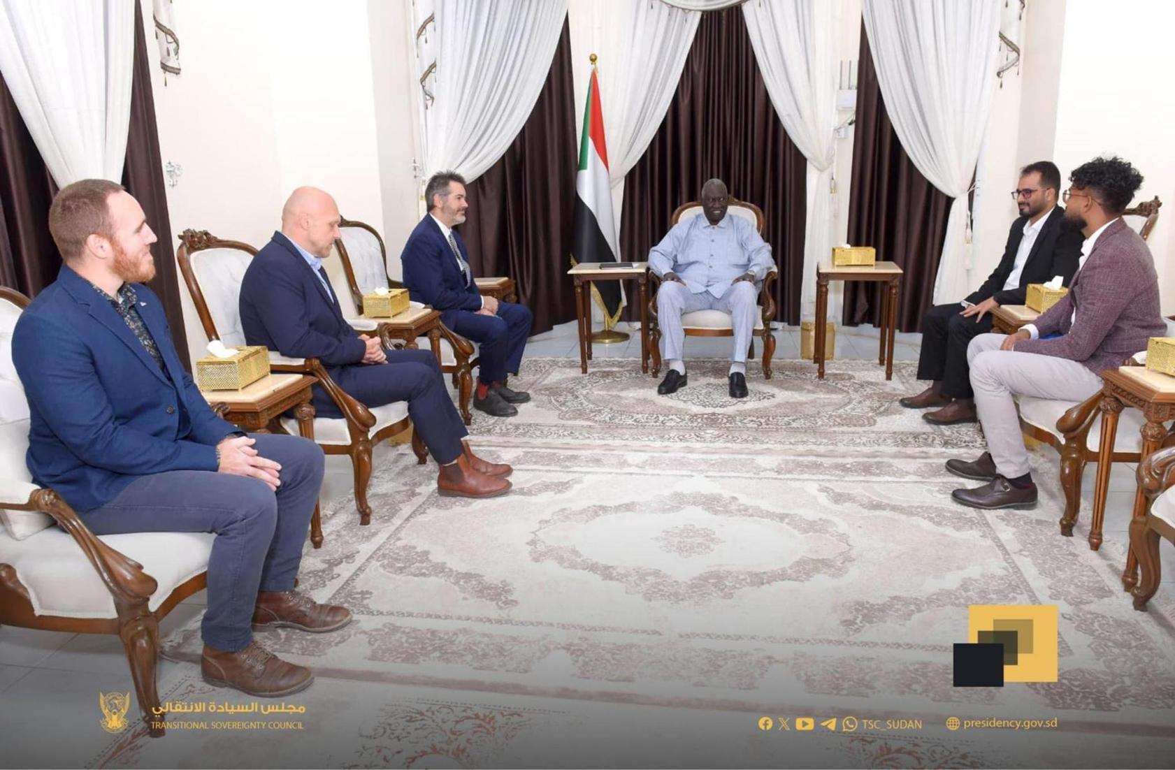 نائب رئيس مجلس السيادة يلتقي الأمين العام لمنظمة أطباء بلا حدود الدولية نائب رئيس مجلس السيادة يلتقي الأمين العام لمنظمة أطباء بلا حدود الدولية