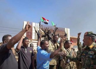 هل يفرض الجيش السوداني إرادته على الخرطوم بعد فك الحصار عن القيادة العامة؟ هل يفرض الجيش السوداني إرادته على الخرطوم بعد فك الحصار عن القيادة العامة؟