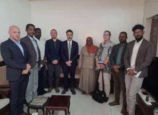 مفوضة العون اﻻنساني بنية تجتمع ببعثة أطباء بلاحدود لتحديد الأولويات و متابعة عملها فى ولايات السودان . مفوضة العون اﻻنساني بنية تجتمع ببعثة أطباء بلاحدود لتحديد الأولويات و متابعة عملها فى ولايات السودان .