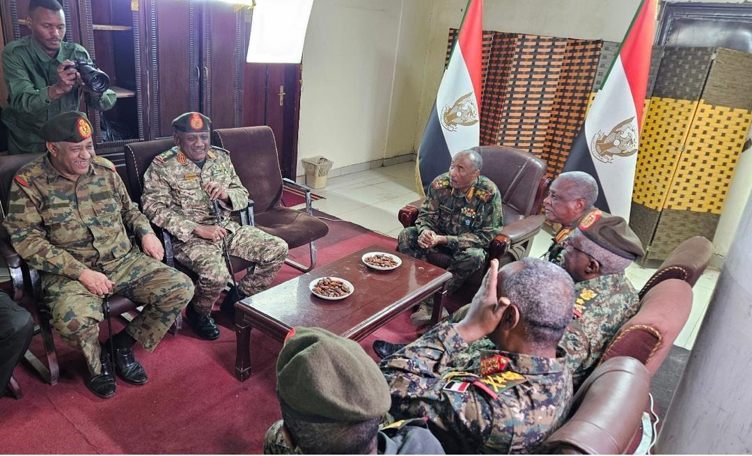 بالفيديو.. البرهان داخل القيادة العامة للجيش يطلق ثلاث لاءات حاسمة ويتوعد بشأن مصفاة الجيلي للبترول بالفيديو.. البرهان داخل القيادة العامة للجيش يطلق ثلاث لاءات حاسمة ويتوعد بشأن مصفاة الجيلي للبترول