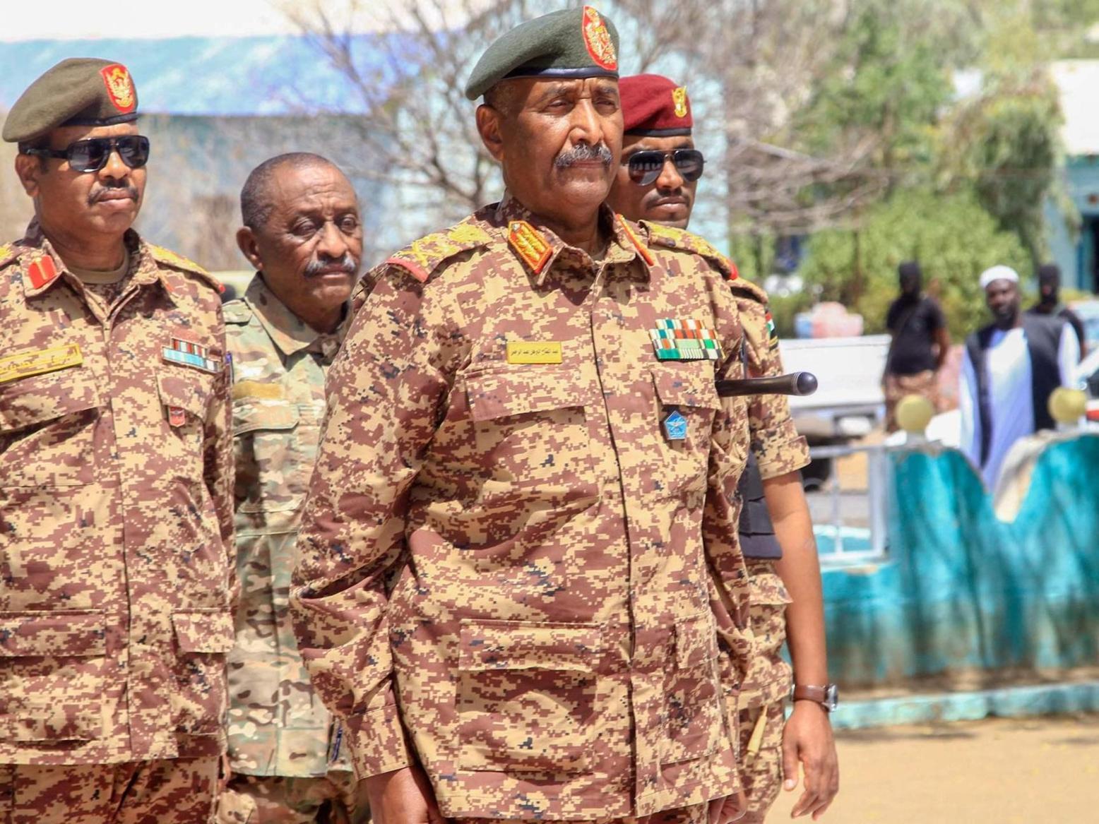 الجيش السوداني يتقدم بمواقع جديدة والبرهان يتفقد مدينة شندي الجيش السوداني يتقدم بمواقع جديدة والبرهان يتفقد مدينة شندي